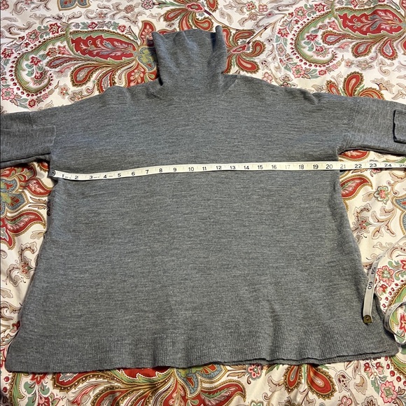 J CREW Merino Wool Turtleneck Boxy Sweater - Picture 7 of 8